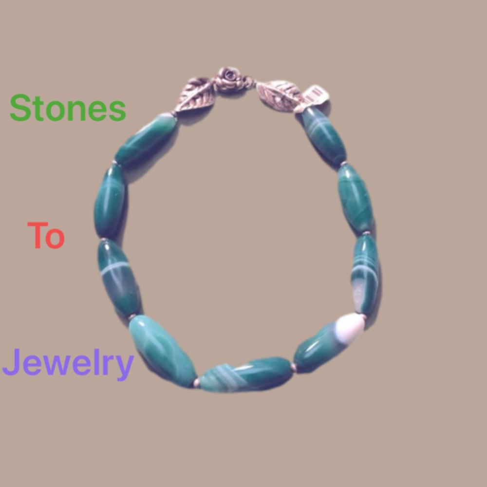 Hand Beaded Green Agate w’ SS Rose Clasp Choker